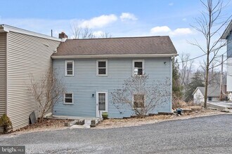 Building Photo - 7 Helluva Hill Ln