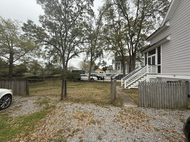 Foto del edificio - 101 Patrick Dr