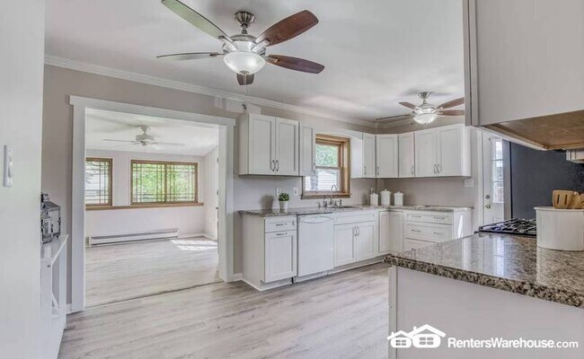 Building Photo - 401 Carrollwood Rd