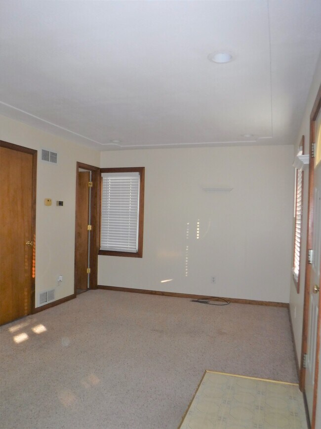 2822 N 7th St, Saint Joseph, MO 64505 House Rental in Saint Joseph, MO