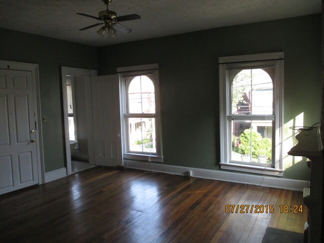 Living area - 365 S Upper St