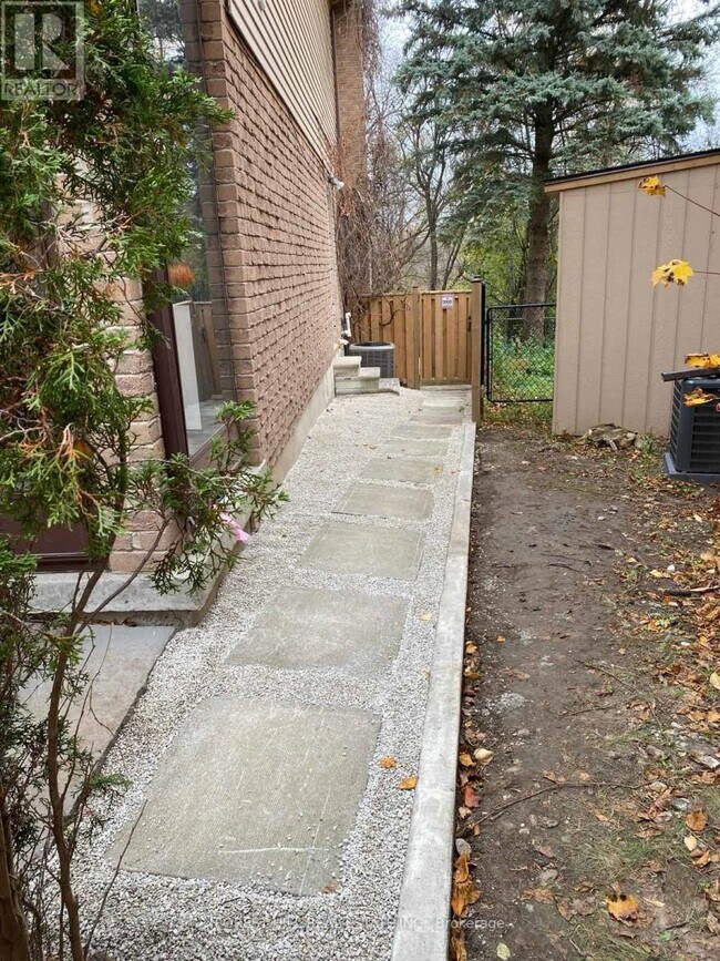 Photo du bâtiment - 120 Greenbelt Crescent