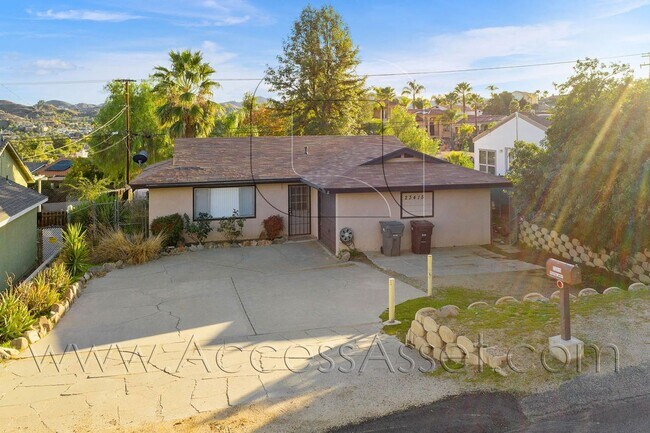 Building Photo - Gem Home In Canyon Lake With 2 Bed / 1 Bath!