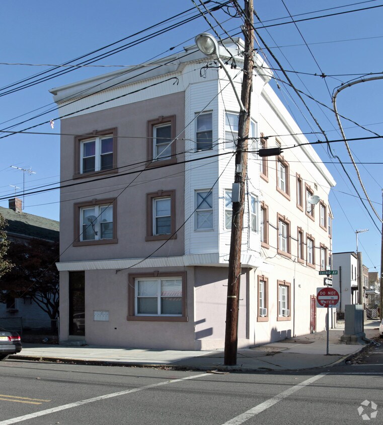 Primary Photo - 541 3rd Ave