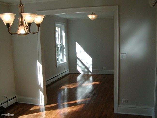 Building Photo - 1 br, 1 bath Condo - 7027 N Damen Ave