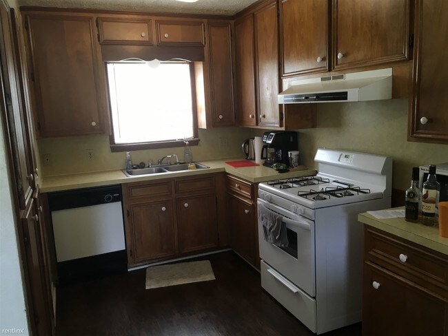 Building Photo - 3 br, 1.5 bath House - 600 Peyton St 600 P...