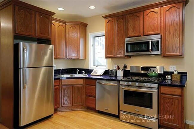 Building Photo - 7 Iroquois St