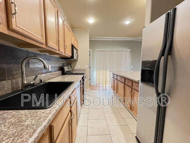 Foto del edificio - 2549 Country Club Dr