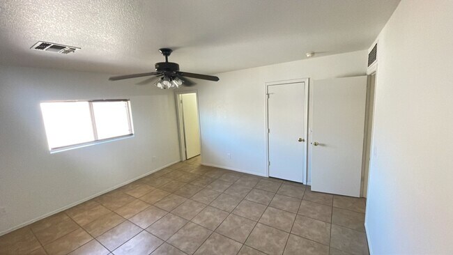 Building Photo - Cozy 3 bedroom home in Surprise!