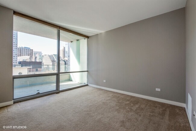 Building Photo - 8 E Randolph St