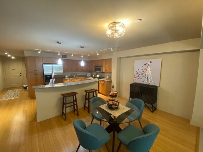 Foto del edificio - 745 Bellevue Ave E