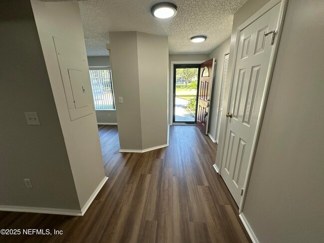 Building Photo - 7042 Prestwick Cir S