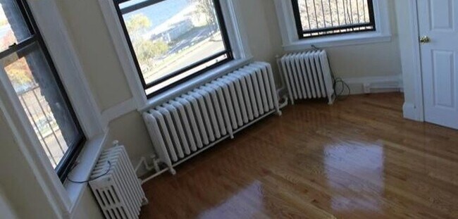 Foto del edificio - 33 Bay State Rd