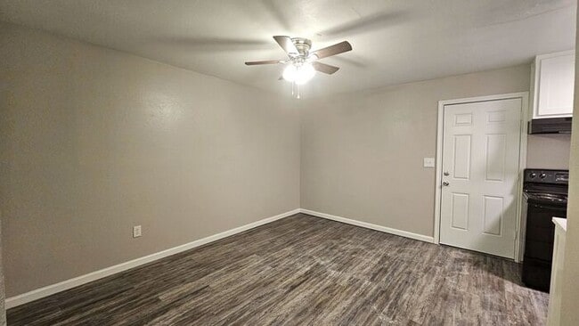 Building Photo - Fully Renovated Efficiency