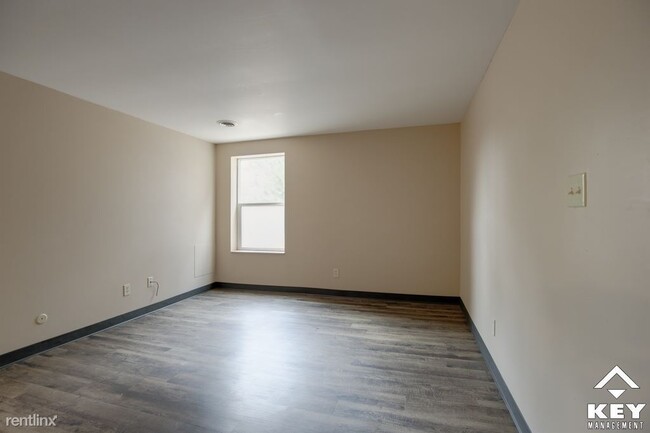 Building Photo - 2 br, 1 bath Townhome - 3304 Jeffrey St Un...