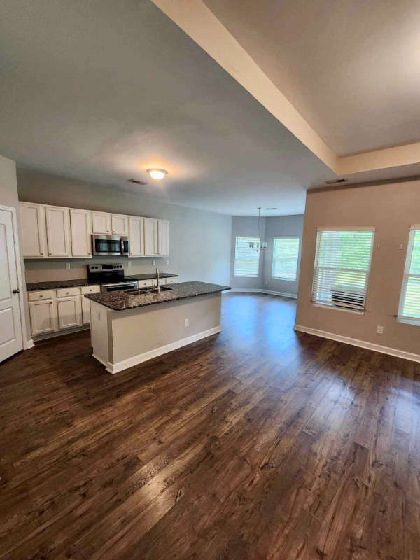 Foto del edificio - 7055 Swansong Cir