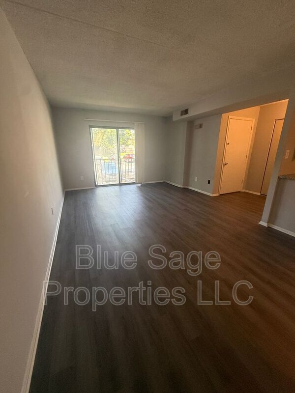 Foto del edificio - 722A Putnam Blvd