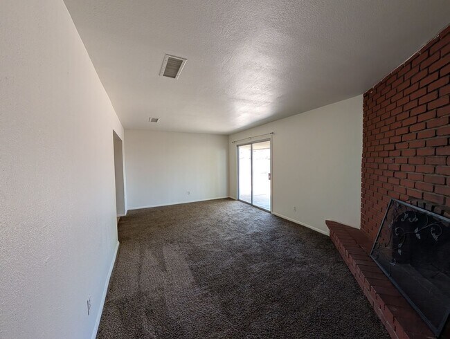 Building Photo - 3 Bedroom 2 Bathroom Sunrise Terrace Home