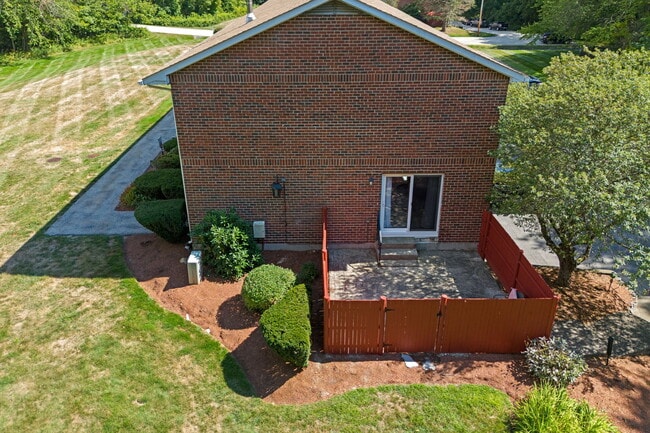 Foto del edificio - 24 Oakridge Dr