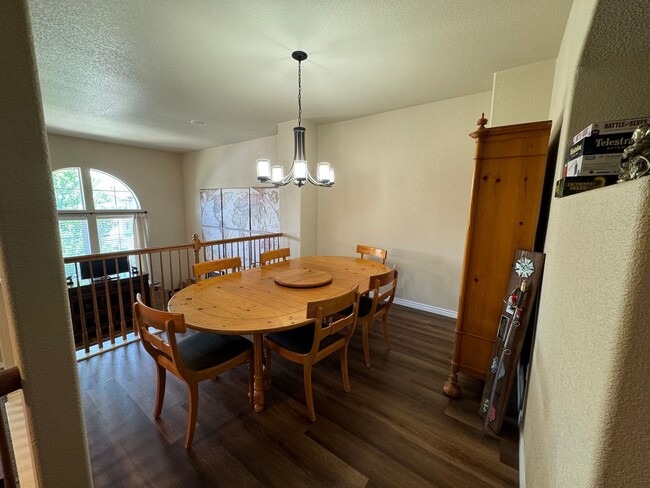 Building Photo - Pine Creek 3bdrm Townhouse D20 Great Locat...