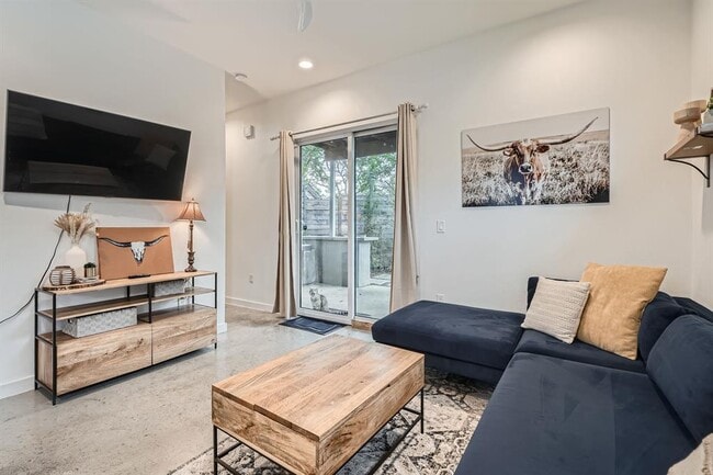 Building Photo - 2601 Francisco St