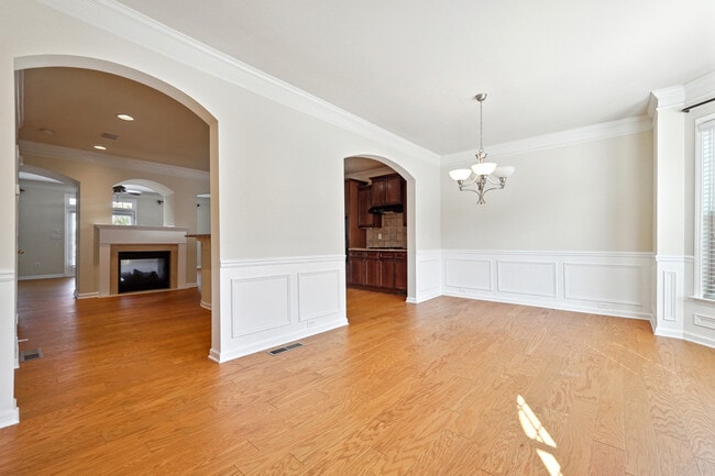 Building Photo - 6043 China Rose Ln