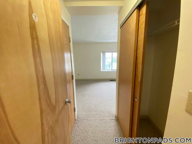 Foto del edificio - 140 N Beacon St
