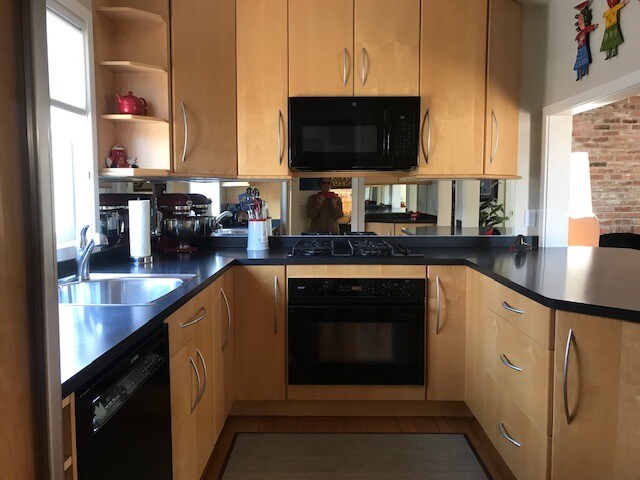 Kitchen - 320 E Bellevue Ave