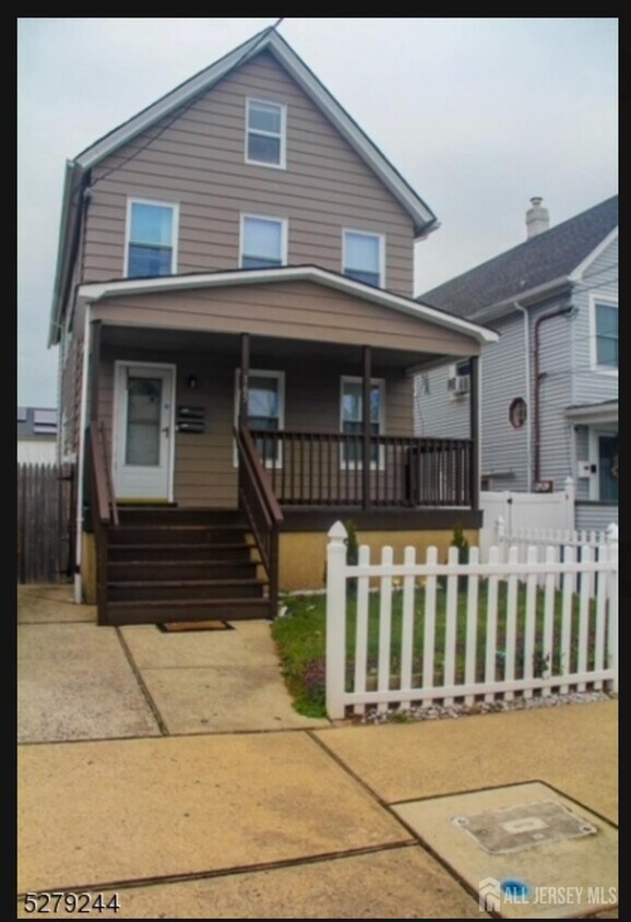 Foto principal - 165 Emerson St