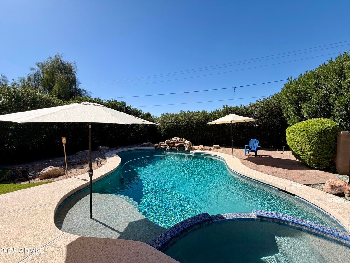Foto principal - 3068 N 83rd Pl