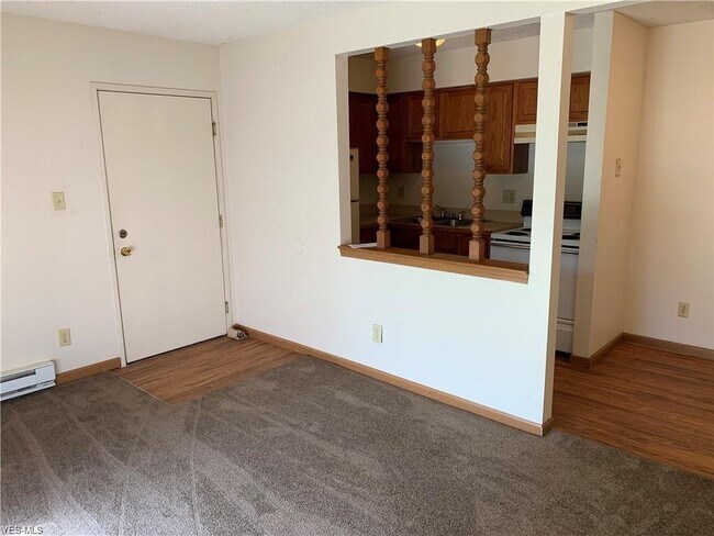 Building Photo - 2982 Brookside Dr