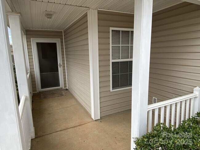 Foto del edificio - 9617 Rau Ct