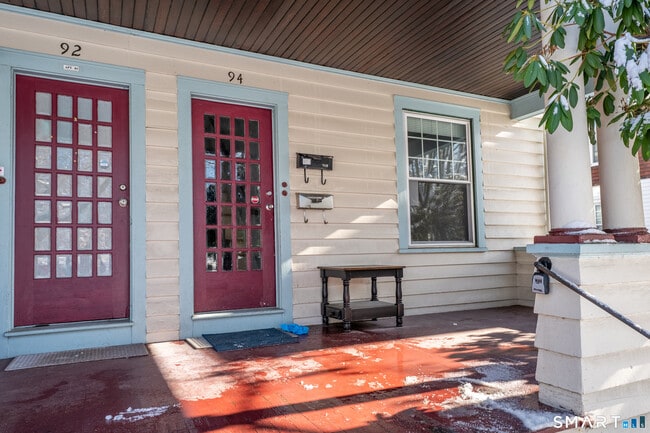 Foto del edificio - 94 Fairfield Ave