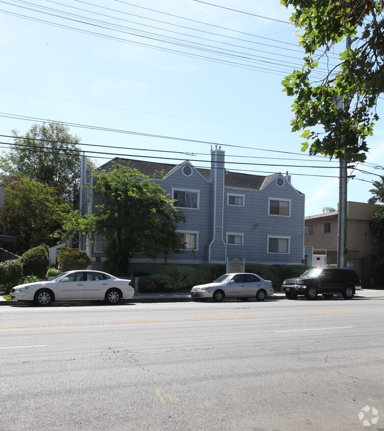 Foto del edificio - 4750 Kester Ave