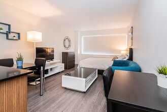 Building Photo - 3527 Rue de la Montagne