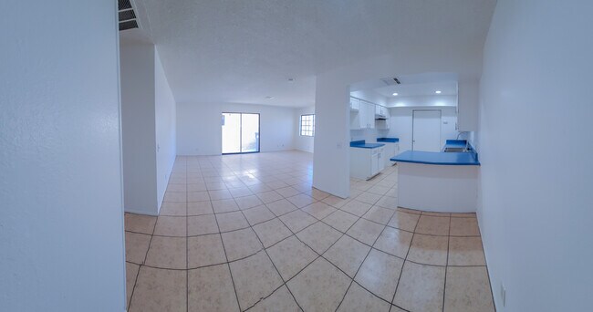 Cocina, comedor y sala de estar de planta abierta - 33425 Wishing Well Trl