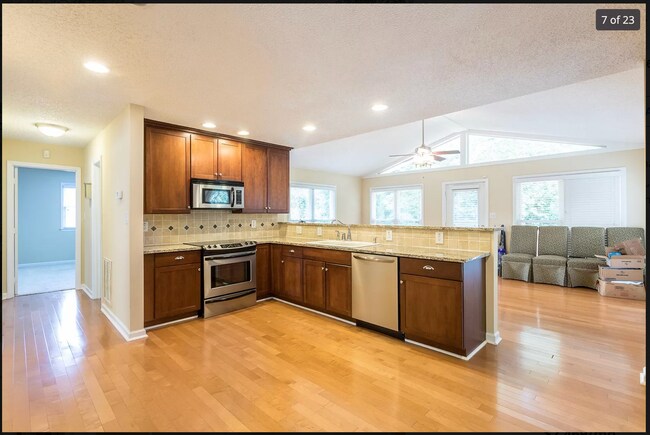 Building Photo - 5612 North Hills Dr
