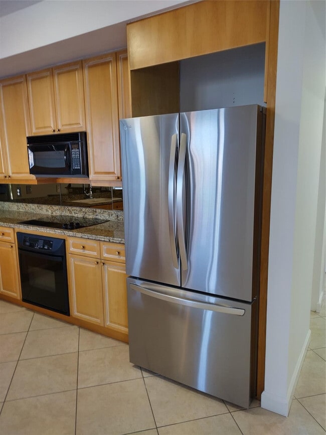 Building Photo - 100 S Birch Rd