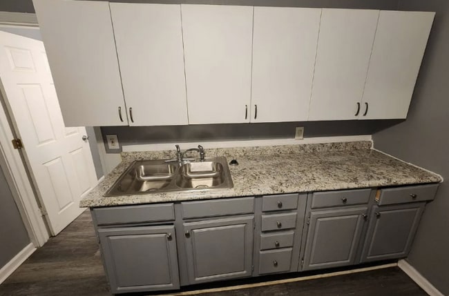 Building Photo - 15786 Mandalay Ave