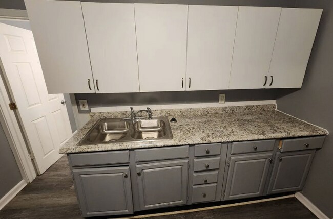 Foto del edificio - 15786 Mandalay Ave