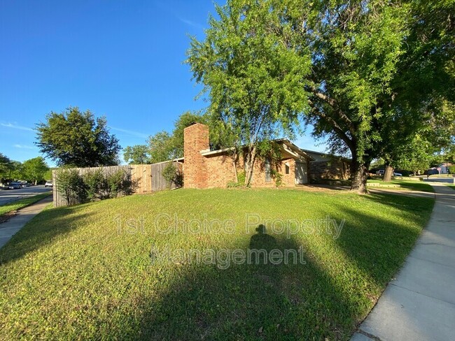 Foto del edificio - 4312 Spindletree Ln