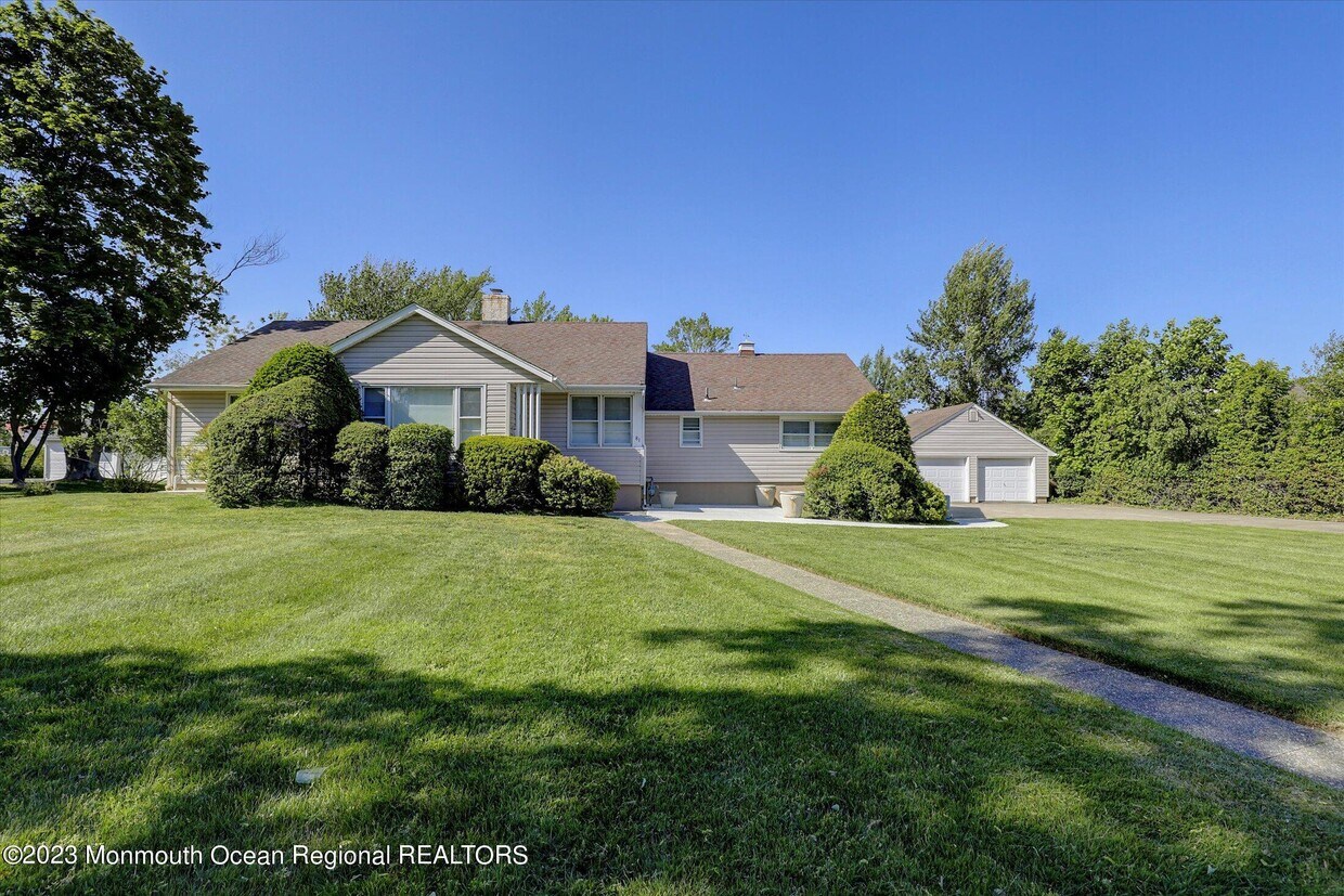 81 Parker Ave  