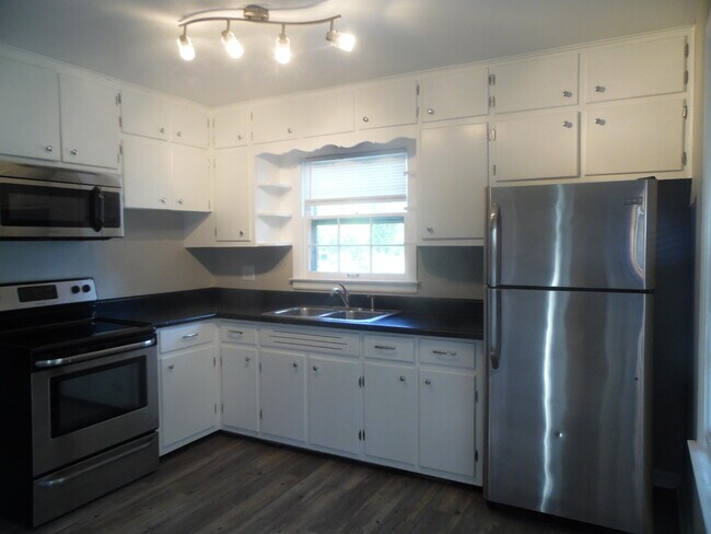 Foto del edificio - 2492 Southview Dr