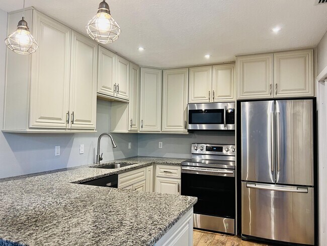 Photo - 58 Windtree Ln Townhome