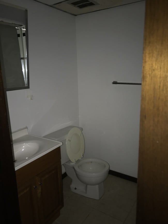 bathroom - 248 E Oak Cliff Ct