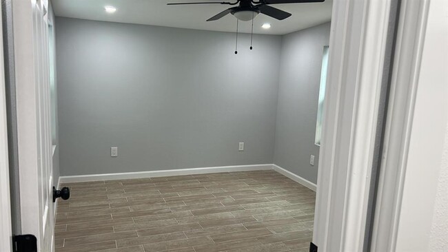 Foto del edificio - 8226 Darlington Dr