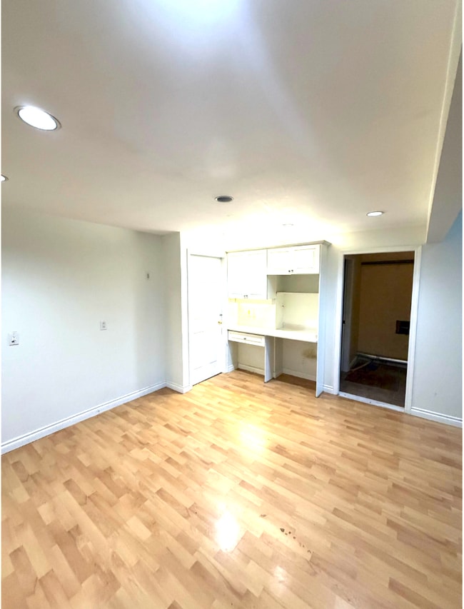 Building Photo - 4839 Barker Crescent