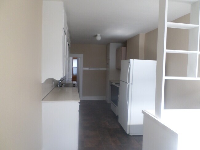 Building Photo - 618 3rd St