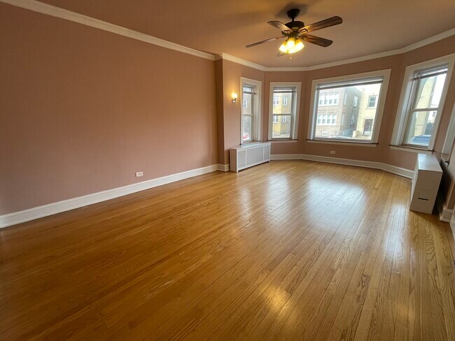 Foto del edificio - 5717 N Artesian Ave