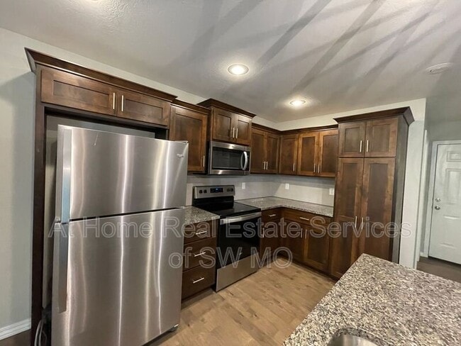 Building Photo - 1210 N Culpepper Ave